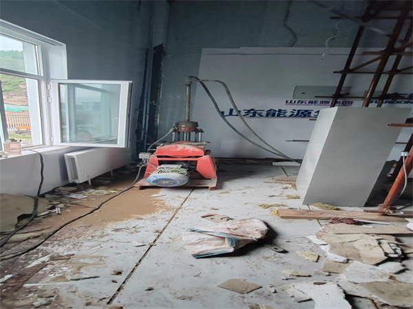 自流井地基基础下沉墙体裂缝加固注浆顶升施工